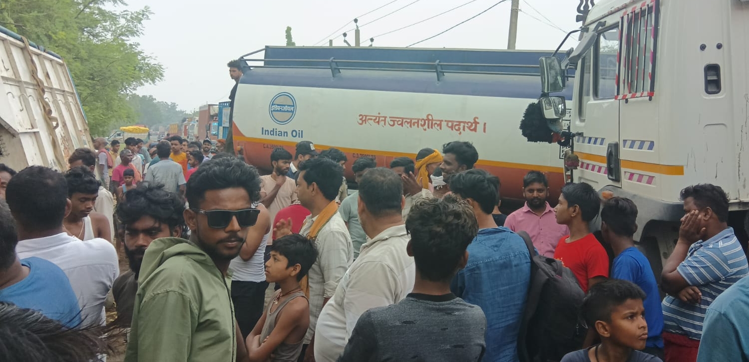 भपटिया चकला के पास भीषण सड़क हादसा, तेल टैंकर और ट्रक की टक्कर से 12 घंटे जाम