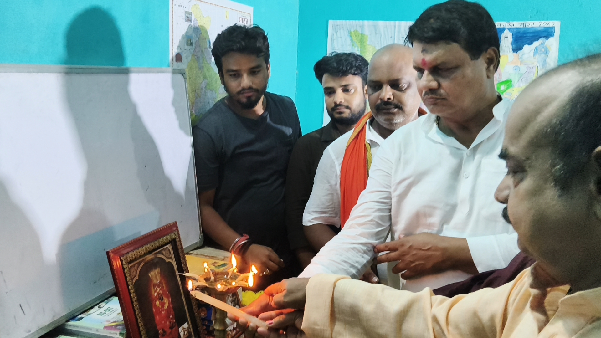 विधायक संजय कुमार सिंह ने किया ‘उग्रतारा भारती मंडन पुस्तकालय’ का उद्घाटन, माँ उग्रतारा को समर्पित किया सागवान का भव्य पलंग