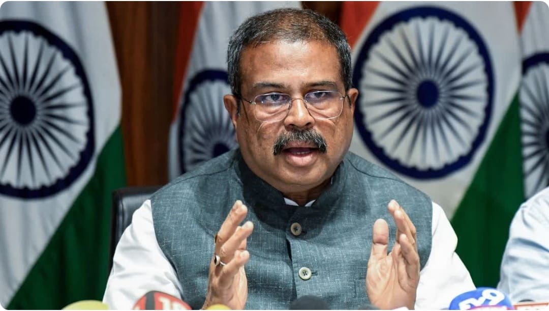 # छात्रों के उग्र आंदोलन के बीच बड़ा एक्शन: केंद्रीय शिक्षा मंत्री धर्मेंद्र प्रधान ने दिया इस्तीफा