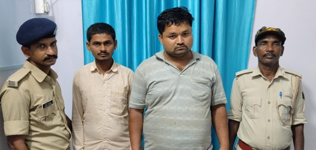 सहरसा पुलिस का नशा तस्करों पर बड़ा प्रहार: तीन अलग-अलग कार्रवाई में पांच तस्कर गिरफ्तार, 150 ग्राम स्मैक, 17.5 किलो गांजा, कफ सिरप, नकदी और बाइक जब्त<br>