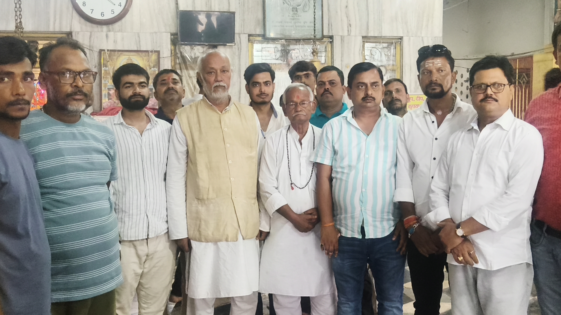 आनंद मोहन की रिहाई बरकरार रहने की कामना को लेकर सहरसा में समर्थकों ने की विशेष पूजा-अर्चना, सुप्रीम कोर्ट की सुनवाई से पहले मंदिर में जुटे कार्यकर्ता<br>