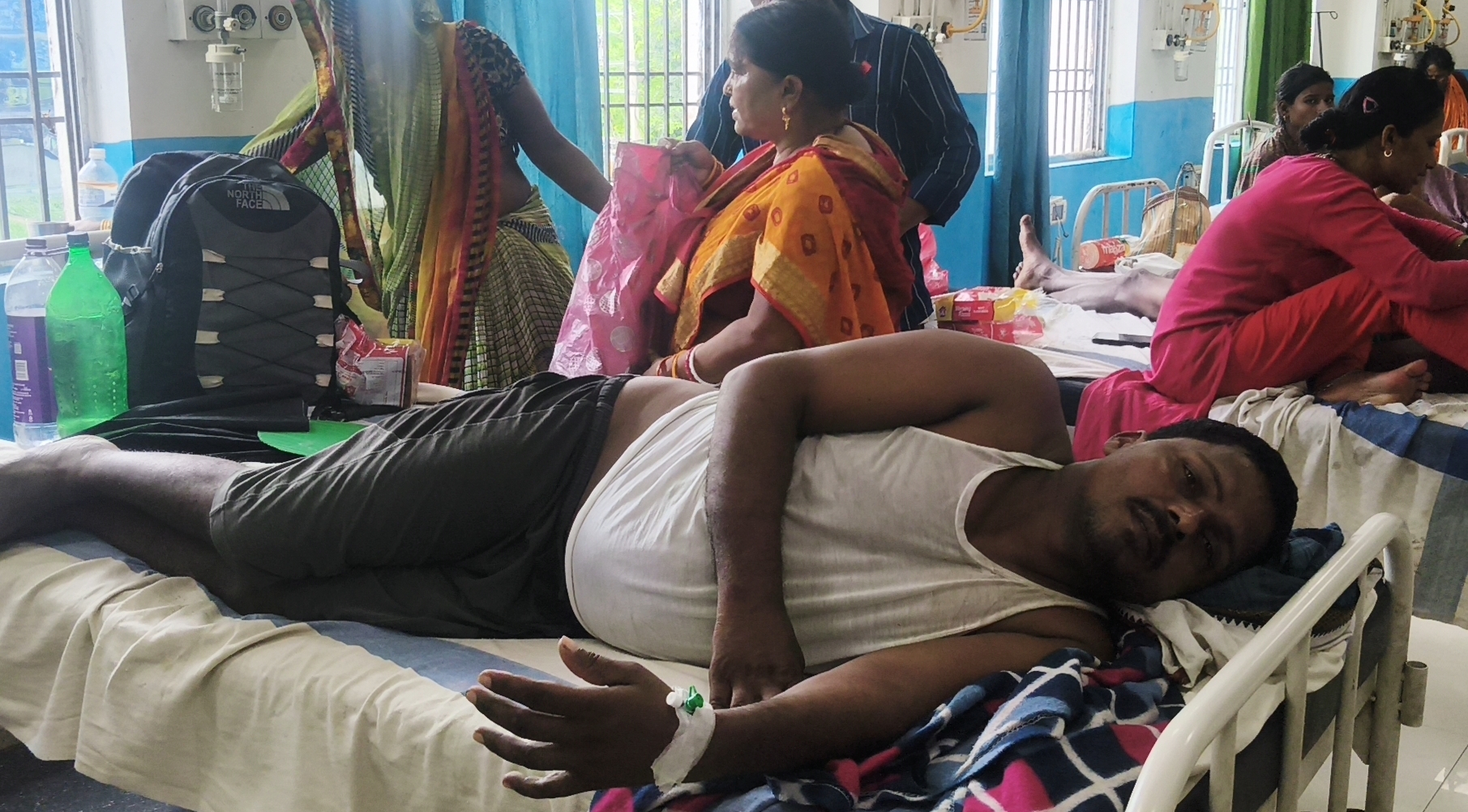 खेत से गुजरने के विवाद में युवक की पिटाई, गंभीर हालत में सदर अस्पताल रेफर; जातिसूचक गाली देने का भी आरोप<br>