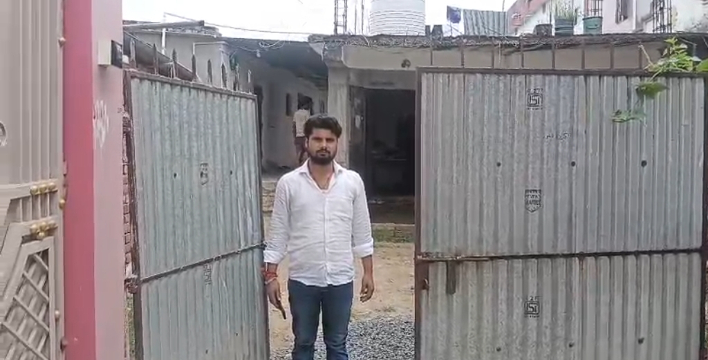 किरायेदारों से मारपीट के आरोप पर सामने आया दूसरा पक्ष, CCTV फुटेज को बनाया आधार