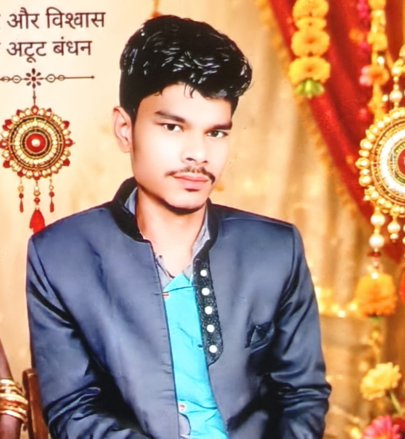 तेज रफ्तार हाईवा ने बाइक सवार मजदूर को रौंदा, इलाज के दौरान मौत; 3 साल की बच्ची के सिर से उठा पिता का साया<br>