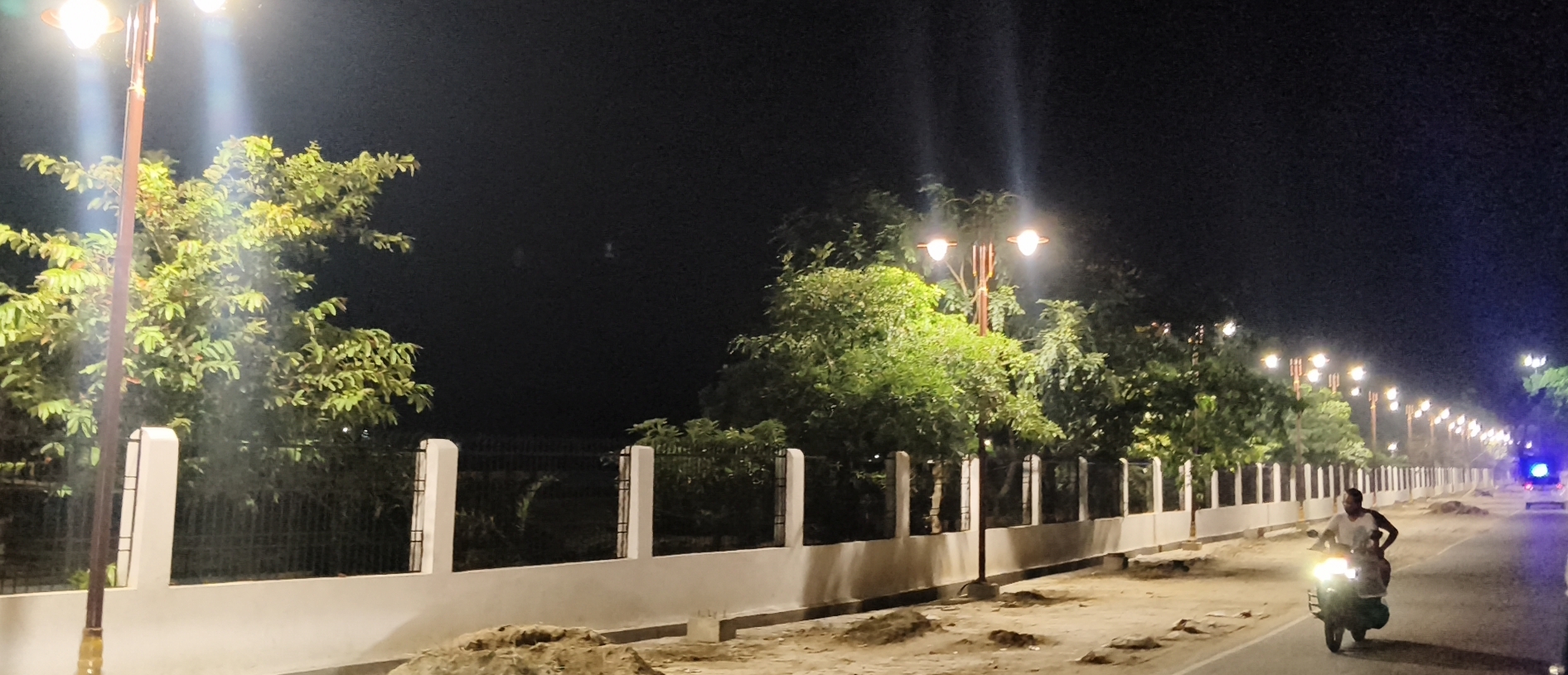एयरपोर्ट के बगल में बन रहे पार्क के निर्माण पर उठे सवाल, स्थानीय लोगों ने लगाया अनियमितता का आरोप