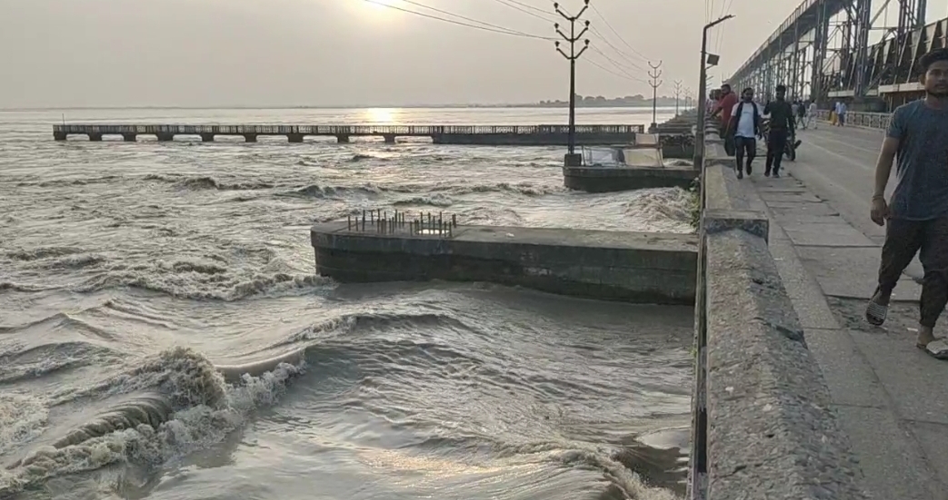 नेपाल में डैम फटने की सूचना से बढ़ी चिंता, गंडक नदी के जलस्तर में अचानक वृद्धि की आशंका; प्रशासन ने जारी किया अलर्ट