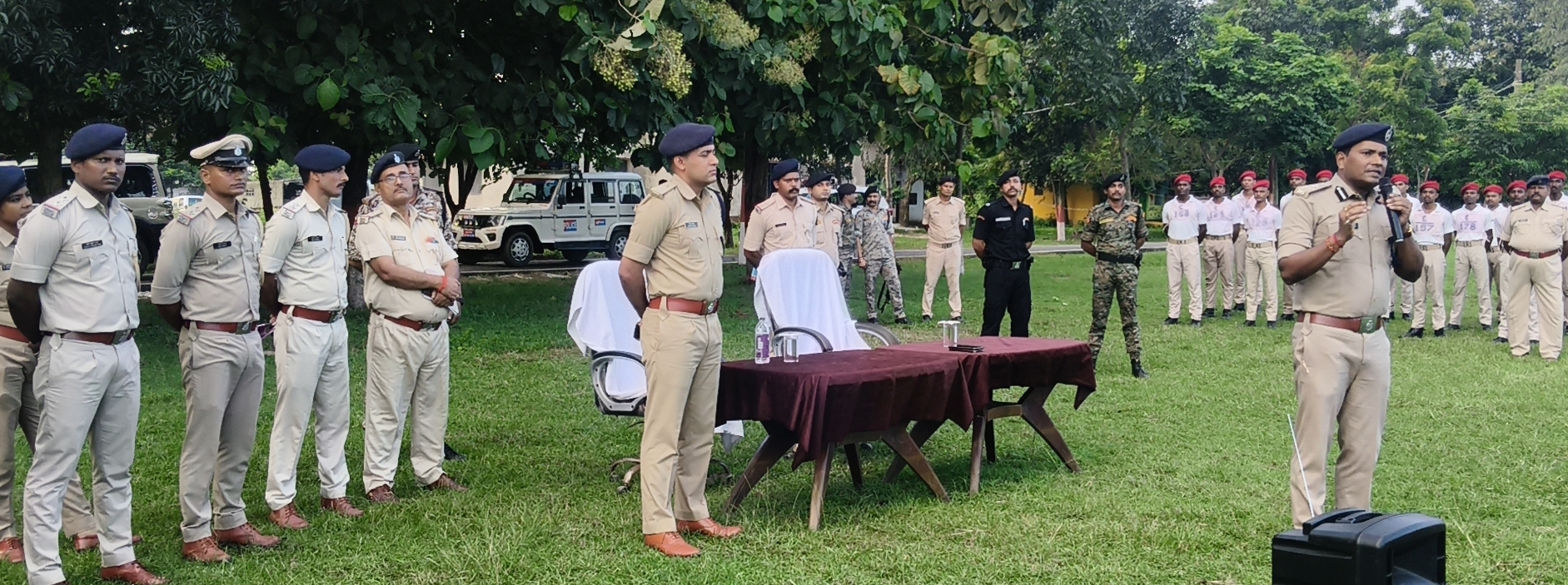 सहरसा पुलिस लाइन में 178 प्रशिक्षु सिपाहियों से मिले DIG कुमार आशीष, बेहतर प्रशिक्षण के साथ मोटिवेट करने पर जोर