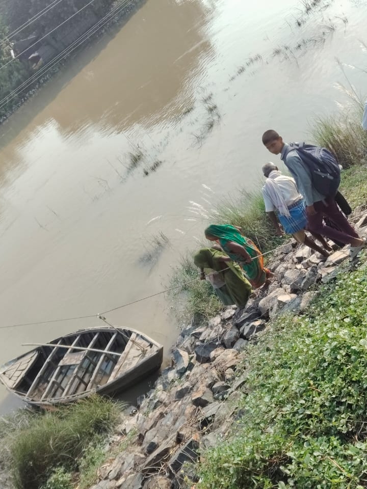 ग्रामीणों ने सांसद से की पुल निर्माण की मांग, सांसद दिनेश चंद्र यादव ने मंत्री को लिखा पत्र
